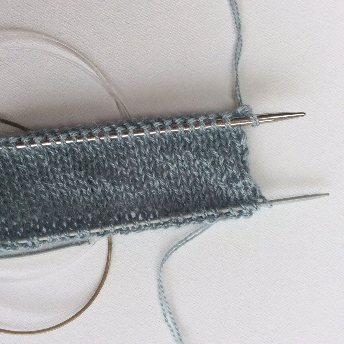 tutorial knitting a folded hem La Visch Designs