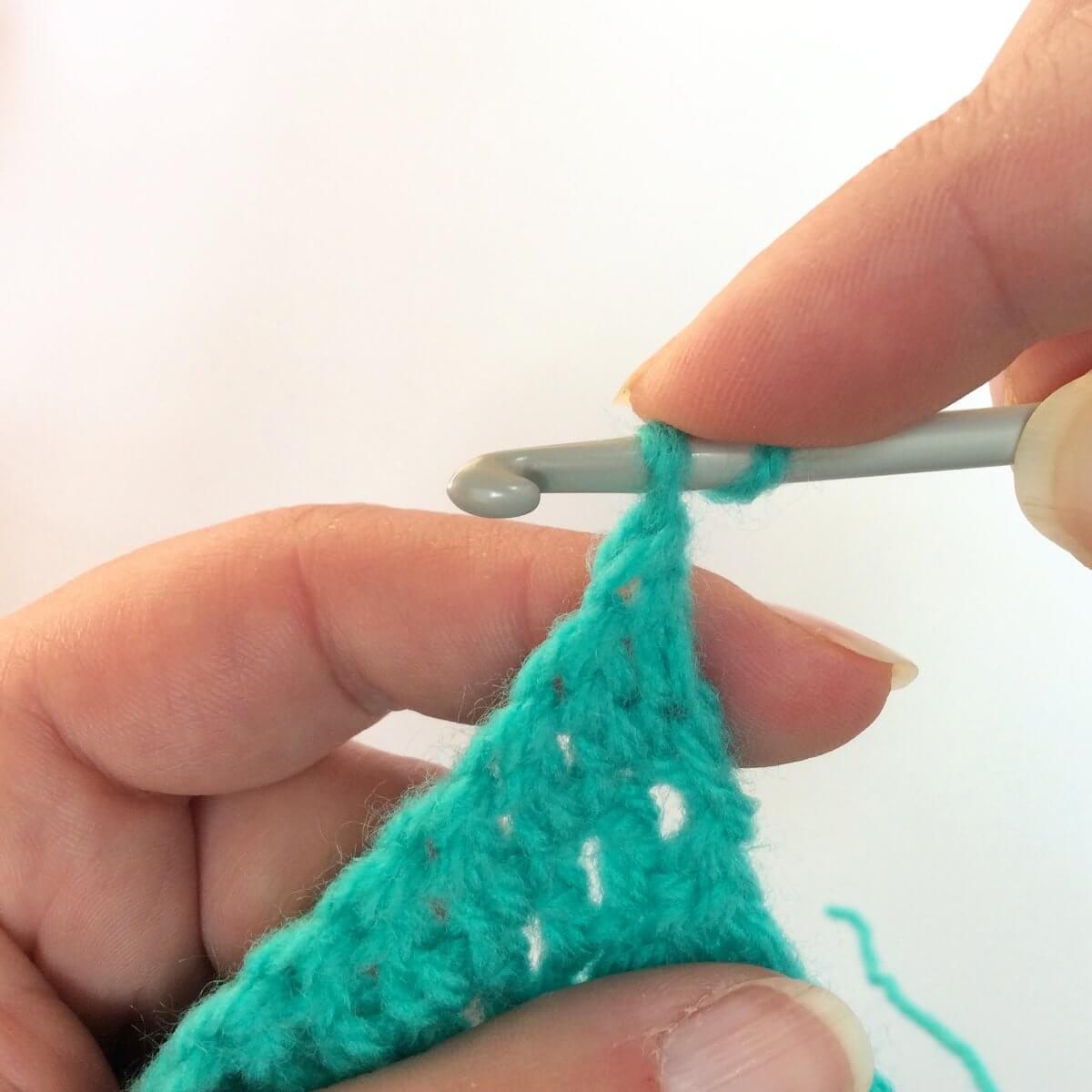 tutorial chainless starting double crochet (csdc) La Visch Designs