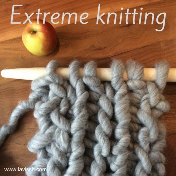 tutorial: preparing roving for extreme knitting - La Visch Designs