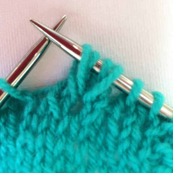 tutorial: knitting the small flower stitch - La Visch Designs