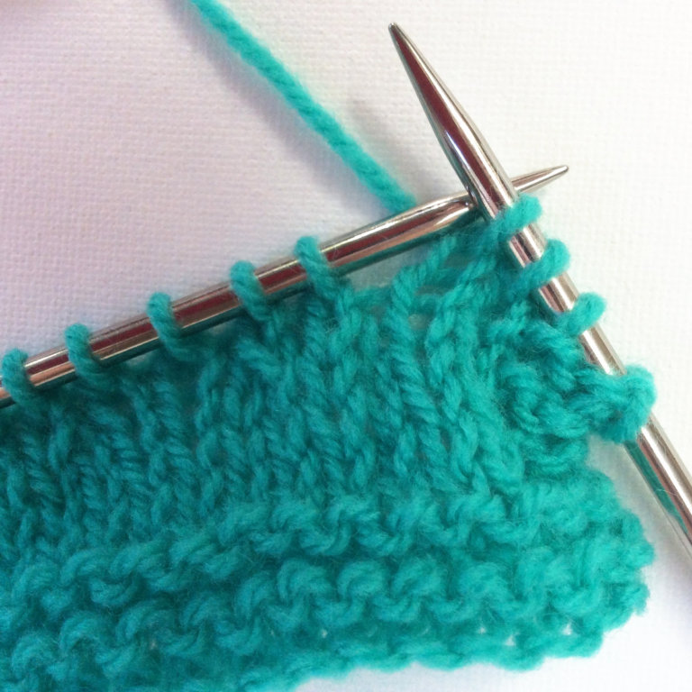 tutorial: knitting the small flower stitch - La Visch Designs