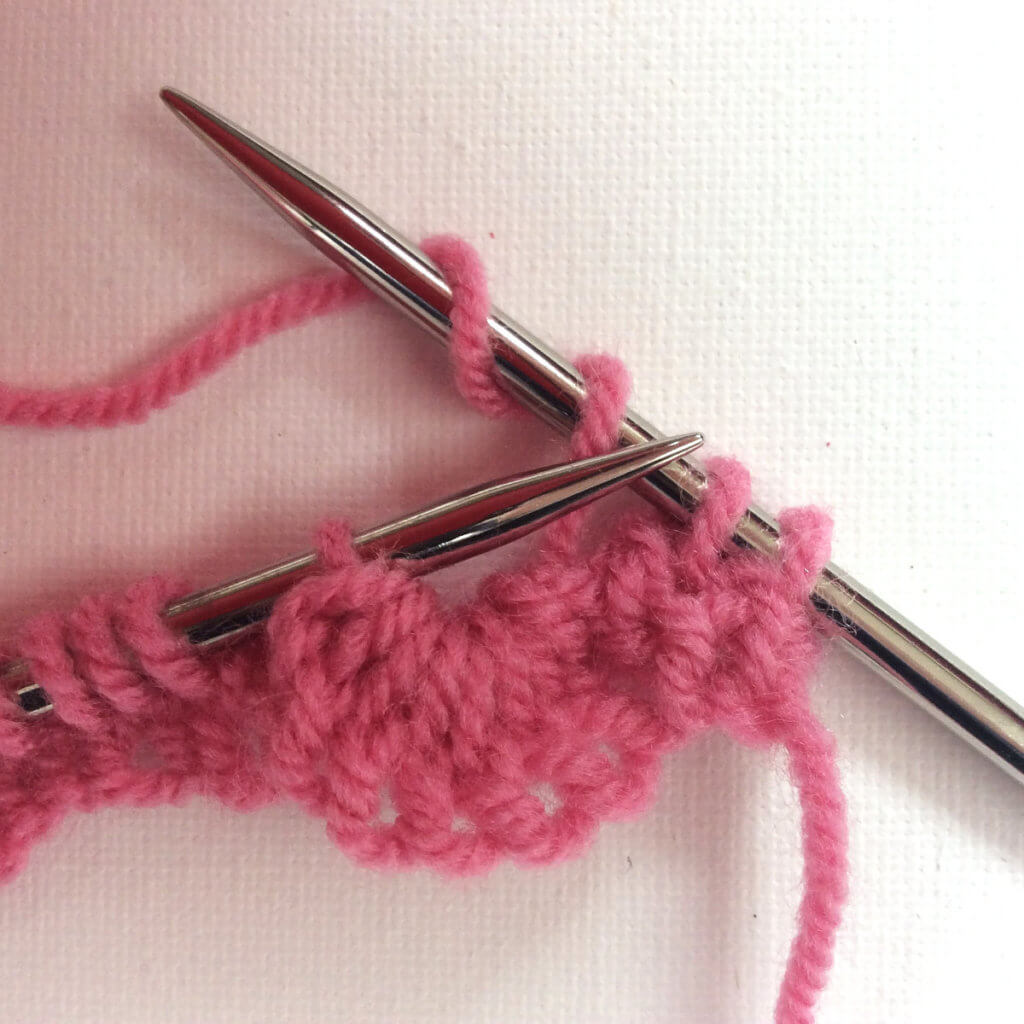 tutorial: knitting a scalloped edge - La Visch Designs