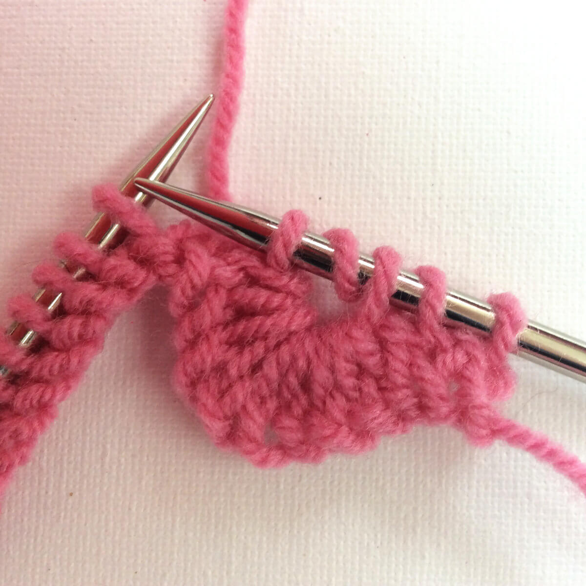 tutorial knitting a scalloped edge La Visch Designs