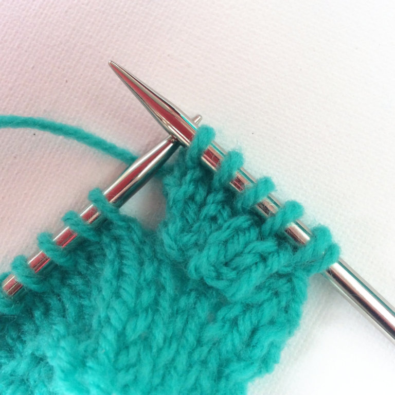 tutorial: knitting a bobble bind-off - La Visch Designs