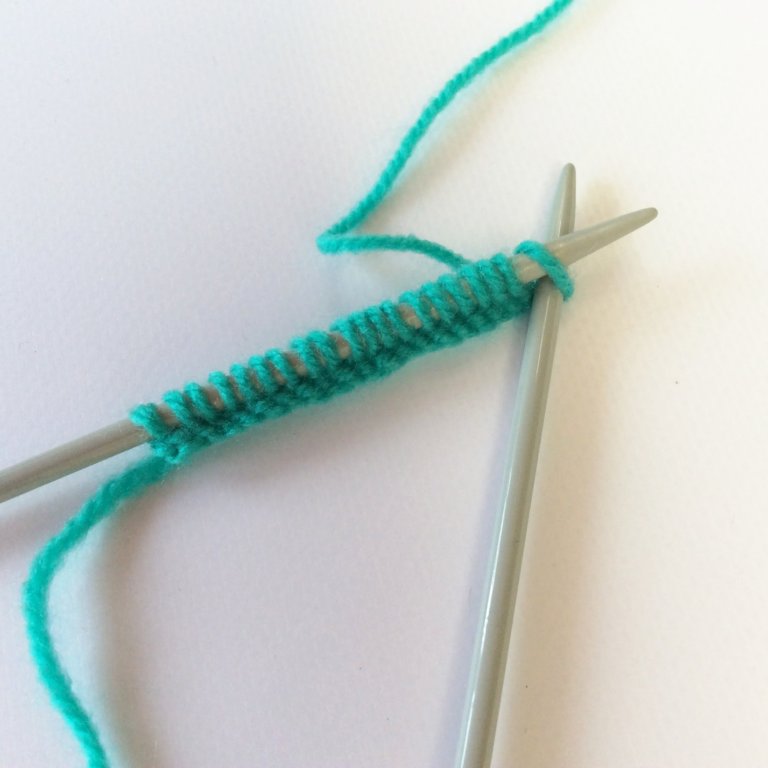 how to work the knit and garter stitch - La Visch Designs