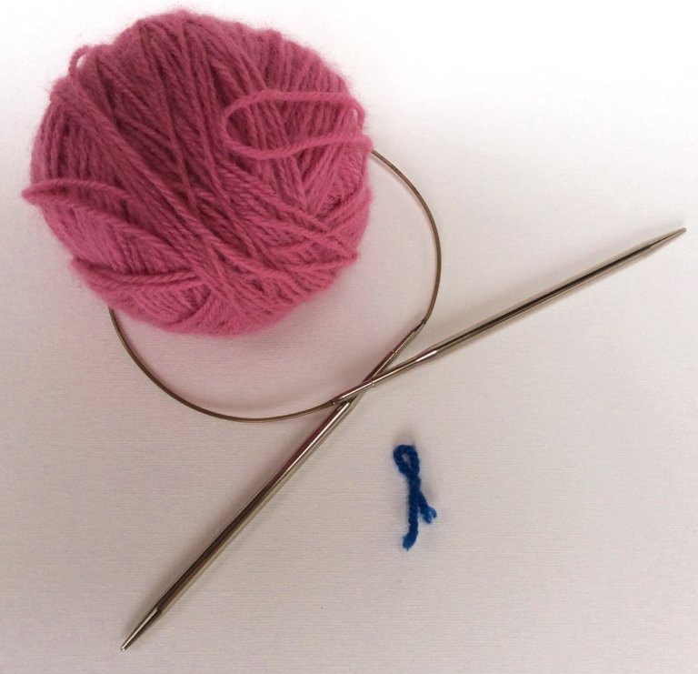 tutorial knitting in the round travelling loop method La Visch Designs