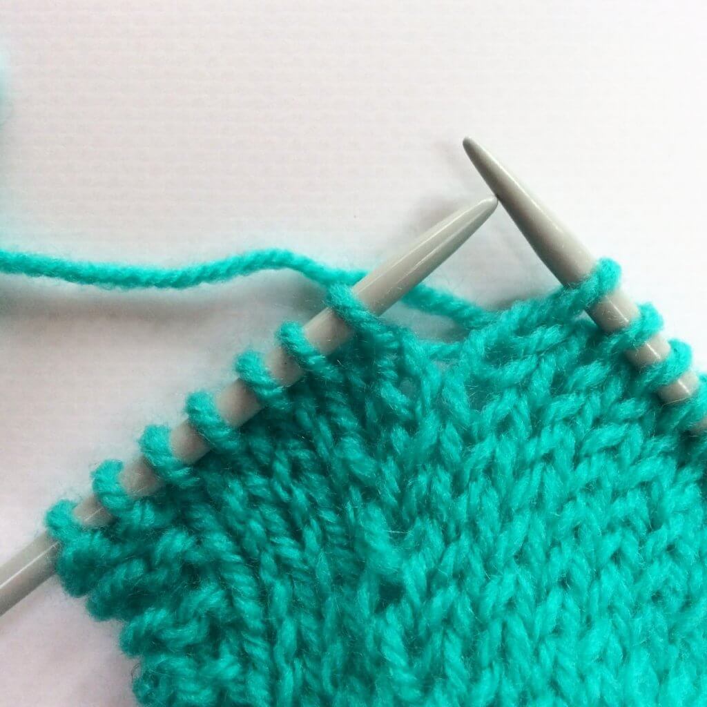 tutorial – knitting the k2tog decrease - La Visch Designs
