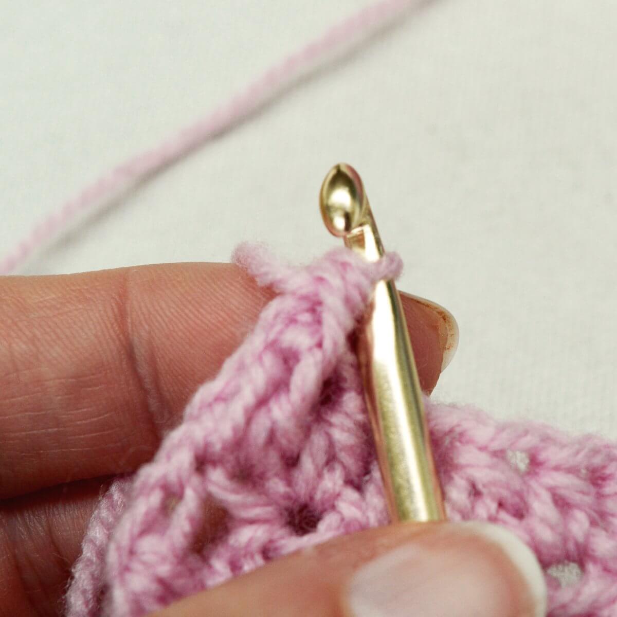 tutorial reverse single crochet (rsc) La Visch Designs