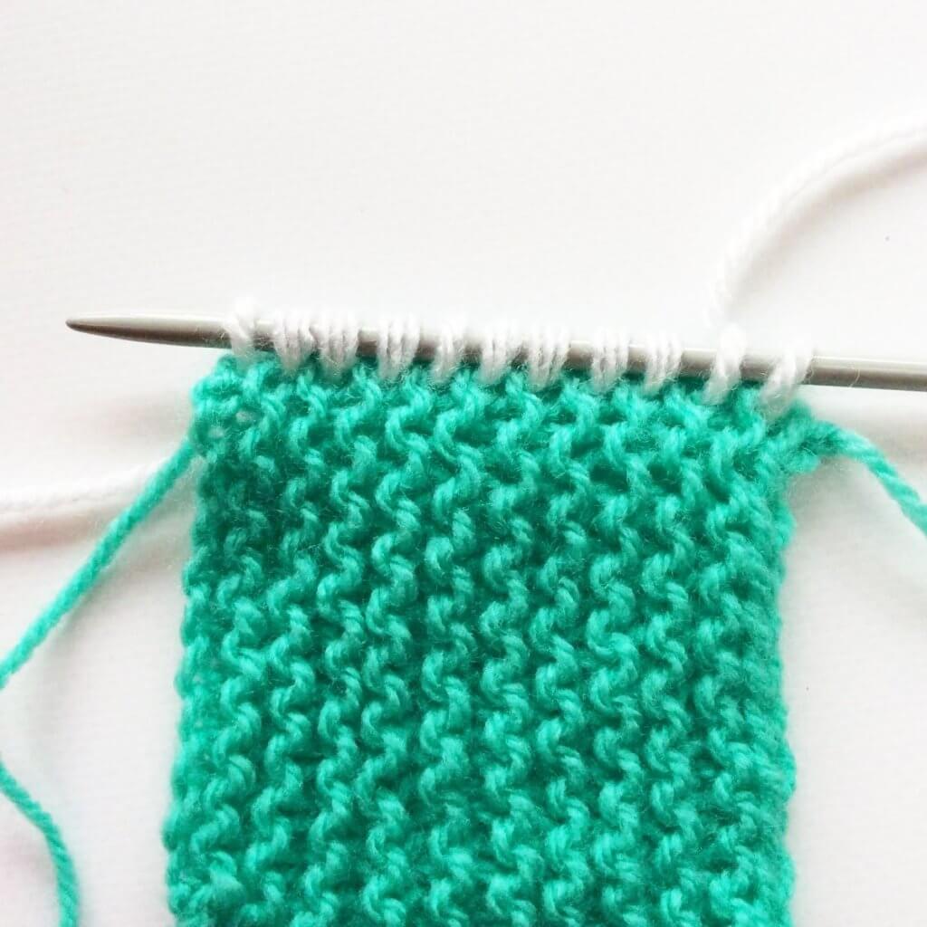 tutorial - pick-up & knit from garter stitch - La Visch Designs