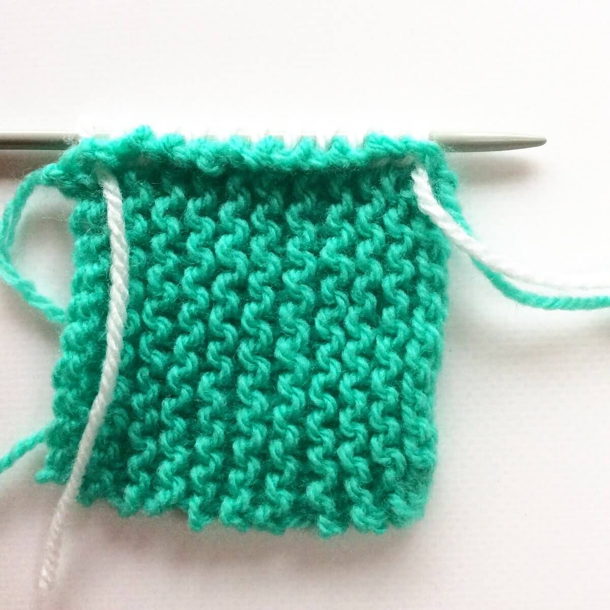 tutorial - pick-up & knit from garter stitch - La Visch Designs