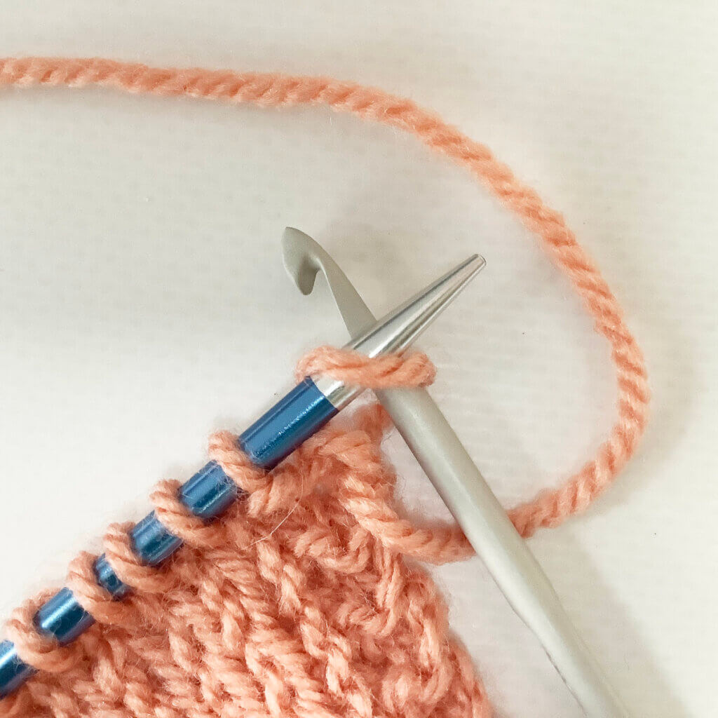 tutorial working a double crochet bindoff La Visch Designs