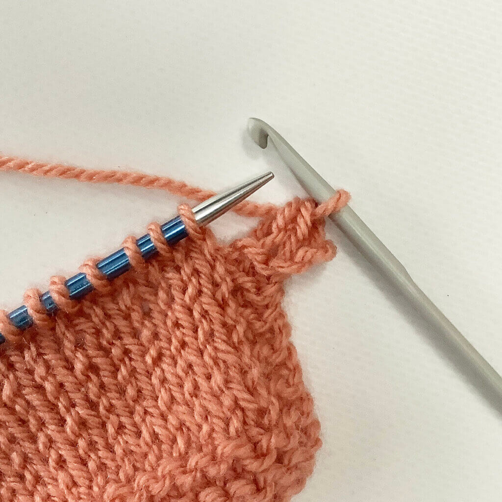 tutorial working a double crochet bindoff La Visch Designs