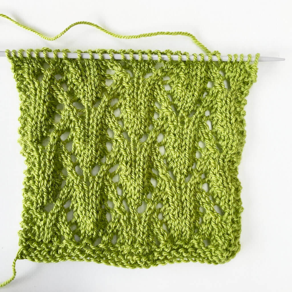 Poollehekiri (half leaves) stitch from the RS