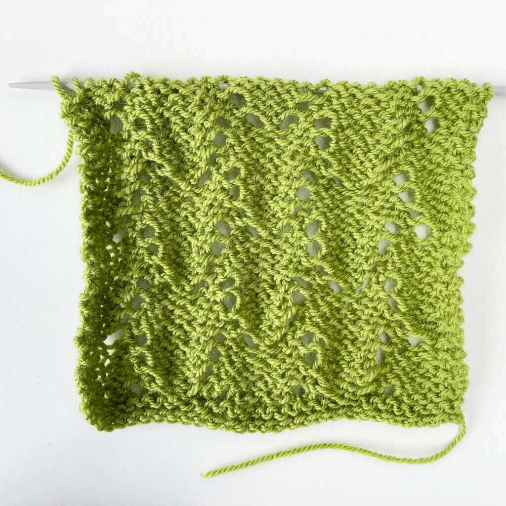 Poollehekiri (half leaves) stitch from the WS